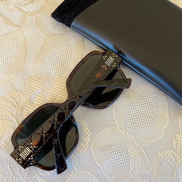 Brand new Dior sunglasses with Dior case - Picture 4 of 7